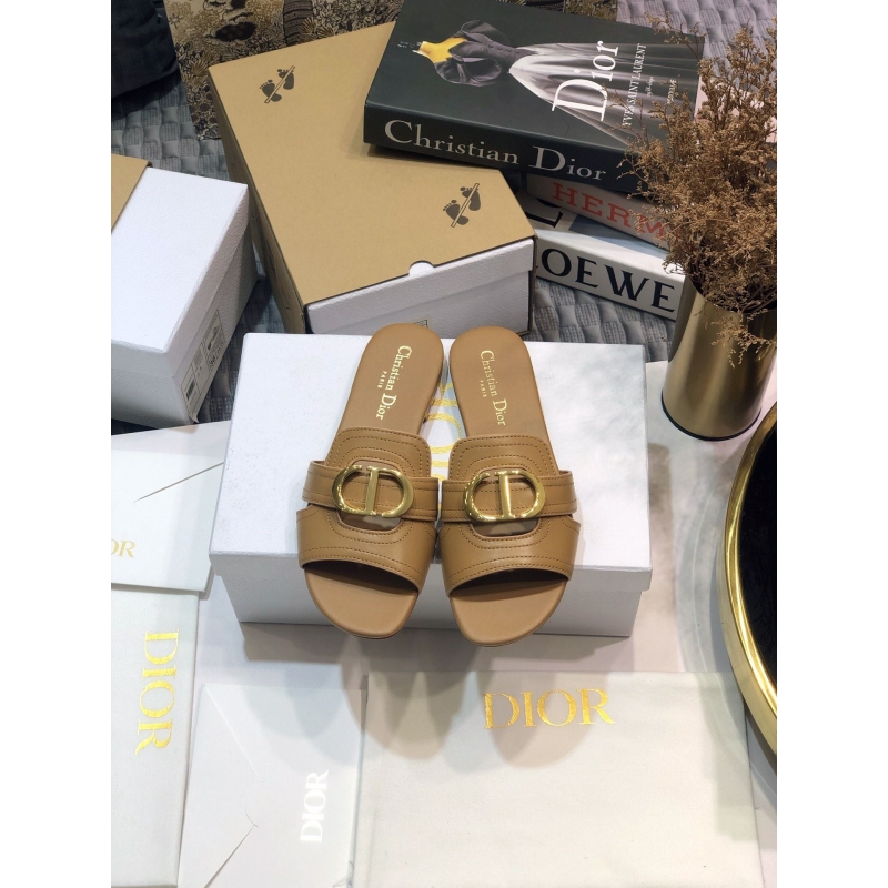 ch**an D*or slippers